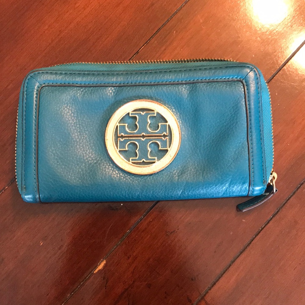 Tory burch wallet